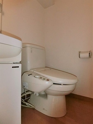 【トイレ】 | ピュアドーム箱崎ステーション | 別号室の写真になります。現況優先。