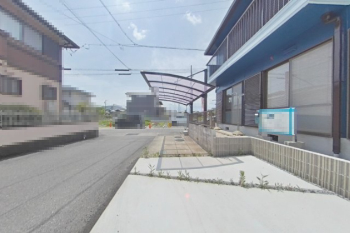 ６３３１５　瑞穂市穂積中古戸建ての前面道路含む現地写真