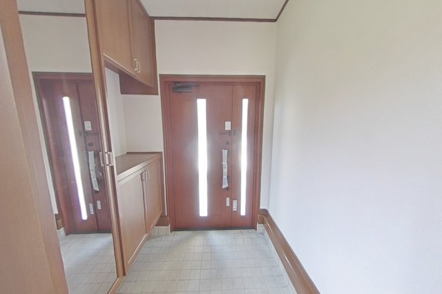 ６３３１５　瑞穂市穂積中古戸建ての玄関