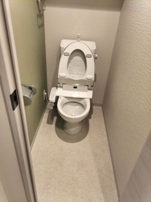 【トイレ】 | Modern Palazzo 美野島NEURO | 別号室の写真になります。現況優先。