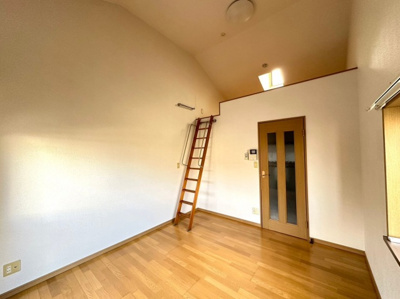 【居間・リビング】 | クオリティ荒江２ | 別号室の写真になります。現況優先。