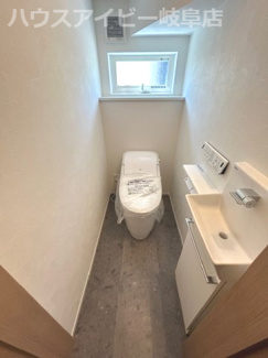 【トイレ】 | 岐阜市長良新築建売全2棟！お車スペース3台可能！SIC・WICあります♪インナーバルコニー！ | 岐阜市長良新築建売全2棟！お車スペース3台可能！SIC・WICあります♪インナーバルコニー！