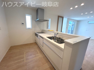 【キッチン】 | 岐阜市長良新築建売全2棟！お車スペース3台可能！SIC・WICあります♪インナーバルコニー！ | 岐阜市長良新築建売全2棟！お車スペース3台可能！SIC・WICあります♪インナーバルコニー！