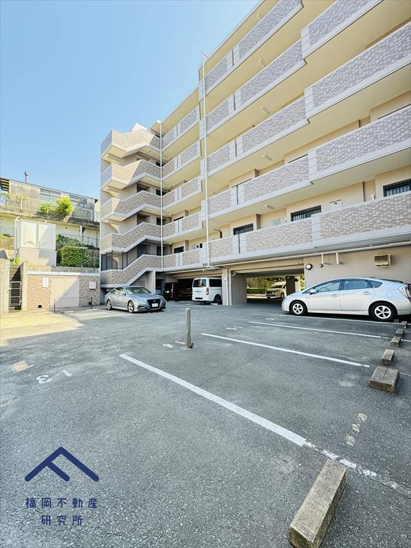 エイルスクエア長住南の駐車場