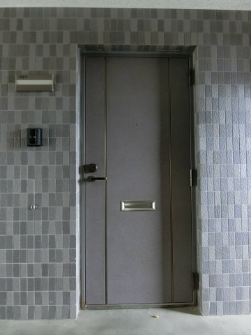 スカイマンションEの玄関