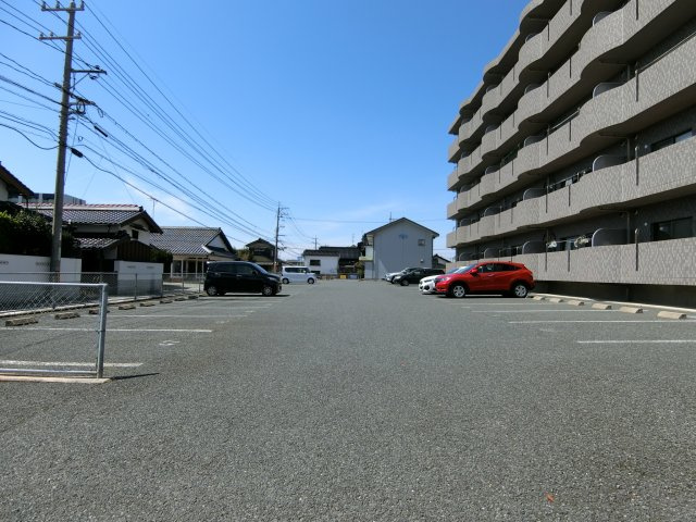 スカイマンションEの駐車場