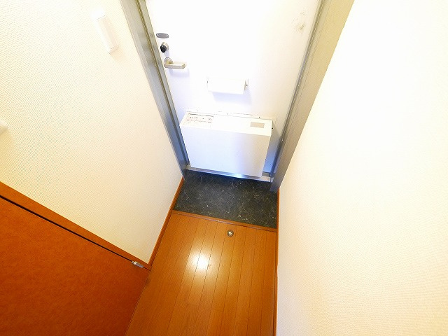 レオパレスエザーンスⅡの玄関|ゆったりとした玄関です