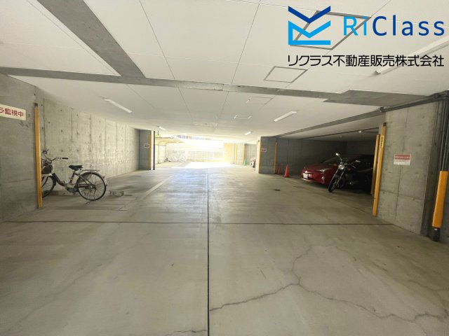 ワコーレエクセレント湊川の駐車場