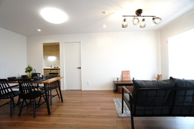 【居間・リビング】 | 【上質リノベ】クレアガーデン高須A棟 | 室内（2024年8月23日10：00頃）撮影