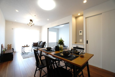 【居間・リビング】 | 【上質リノベ】クレアガーデン高須A棟 | 室内（2024年8月23日10：00頃）撮影