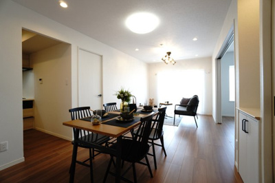 【居間・リビング】 | 【上質リノベ】クレアガーデン高須A棟 | 室内（2024年8月23日10：00頃）撮影