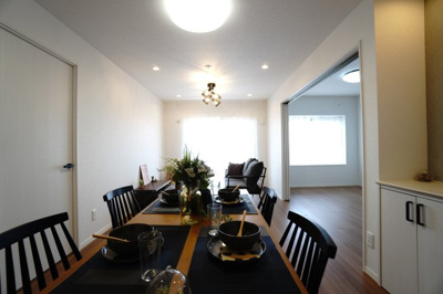 【居間・リビング】 | 【上質リノベ】クレアガーデン高須A棟 | 室内（2024年8月23日10：00頃）撮影