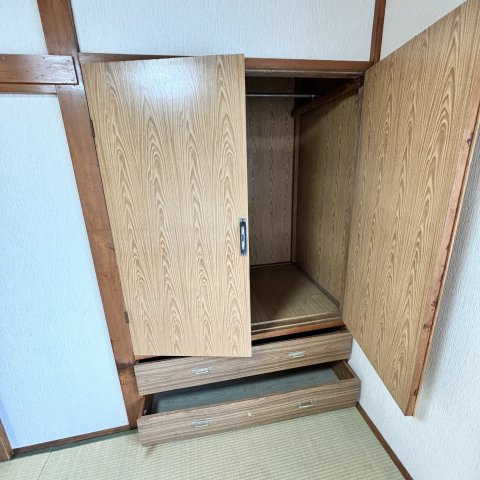 室蘭市高砂町1丁目5-16戸建の収納