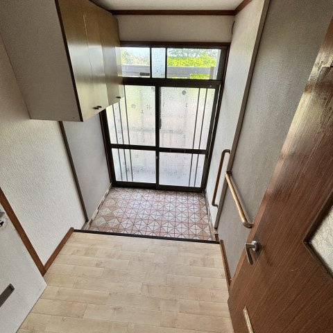 室蘭市高砂町1丁目5-16戸建の玄関