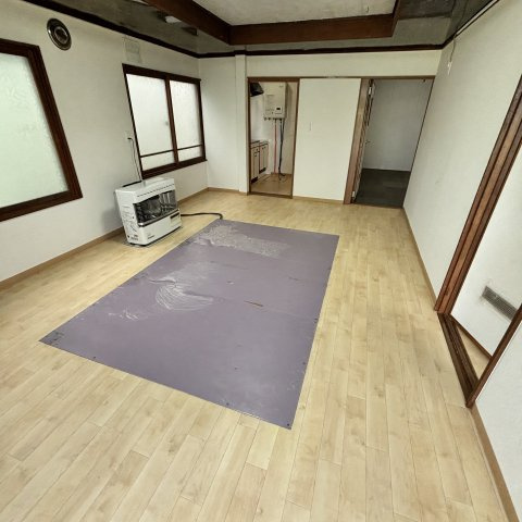 室蘭市高砂町1丁目5-16戸建の居間・リビング