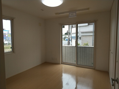 【居間・リビング】 | セントレドゥブランシェU | こちらの居間で趣味の時間をお楽しみください