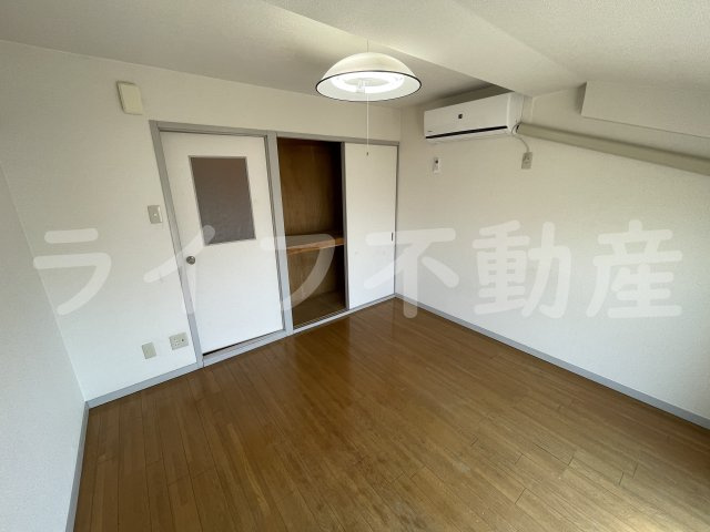 ハーモニーハイツ石井の洋室|使い勝手のいい洋室です