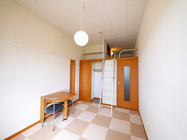 レオパレスＭａｒｊｏｒａｍの居間・リビング|ゆったりとした居間です