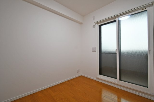 ネオステージ大宮の洋室|4.3帖　洋室②：クローゼット付。趣味の部屋、在宅勤務場所など、家族構成やライフスタイルに合わせて様々な使い方が出来ます。