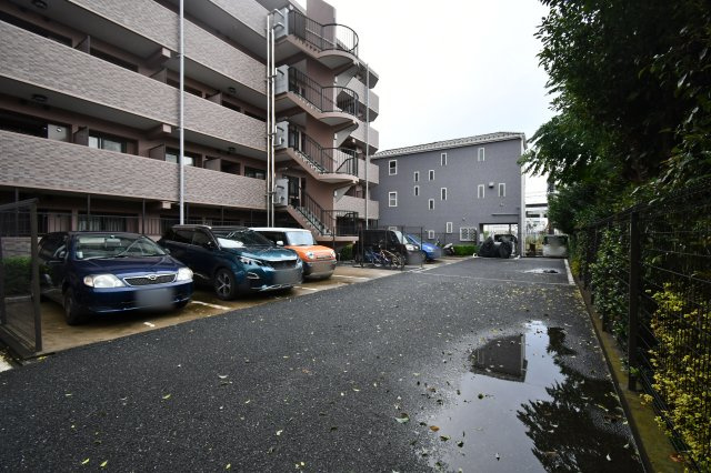 ネオステージ大宮の駐車場|※駐車場空き状況は都度当社までお問合せ下さい。
■気になる物件はお客様ご自身の目でお確かめ頂けます。内覧希望は０１２０－６５５－６２０（通話無料）にどうぞお気軽にご連絡下さい。