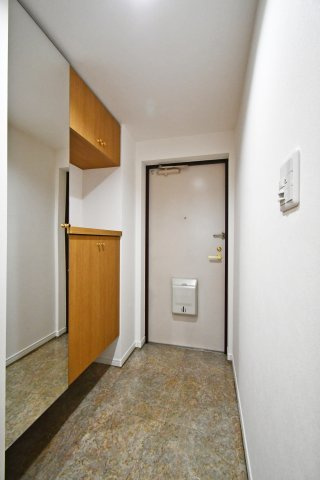 ネオステージ大宮の玄関|難しいイメージの住宅ローンは経験スタッフが丁寧にお手伝いしますのでご安心下さい♪「家を買って終わり」ではなく、「買ってからがスタート」と考え、一人ひとりにあった資金計画やプランをご提案致します！