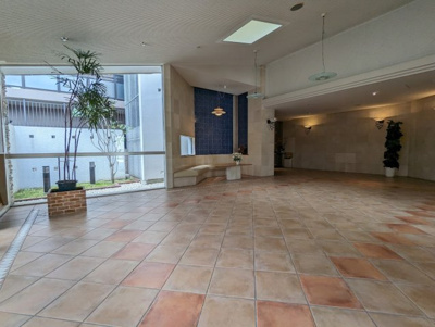 【エントランス】 | ライオンズマンション明石海浜公園 | 管理人の手入れが行き届いてきれいです♪