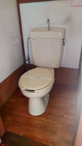 三番町貸アパートのトイレ