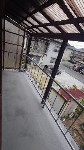 三番町貸アパートのバルコニー