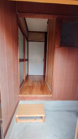 三番町貸アパートの玄関