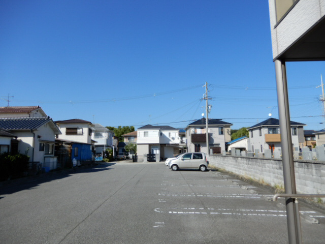 コンフォート小山Bの駐車場