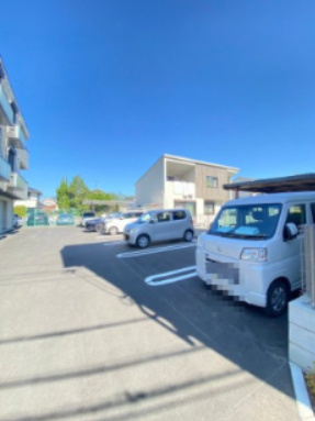 80HOUSEの駐車場