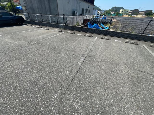 モダンコート東阿保の駐車場