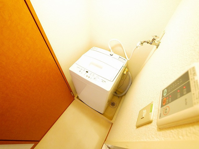 レオパレスＢｏｎｎｅ　ｊｏｕｒｎｅｅの設備|洗濯機が付いてます。