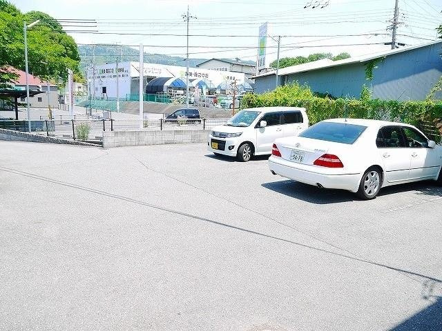 レオパレスＢｏｎｎｅ　ｊｏｕｒｎｅｅの駐車場|自転車置場