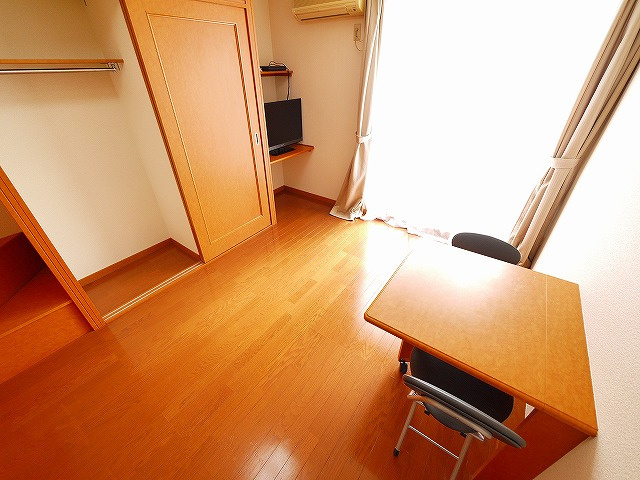 レオパレスＢｏｎｎｅ　ｊｏｕｒｎｅｅの洋室|きれいな洋室です