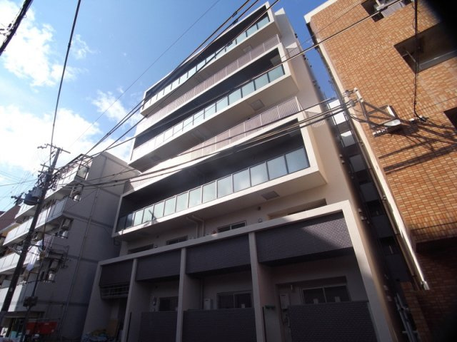 STEADY三宮の外観