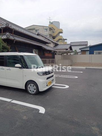 ベルフィオーレの駐車場