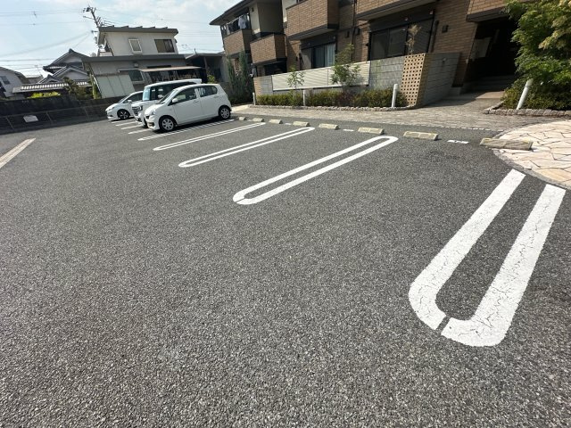 グランレーヴ壱番館の駐車場