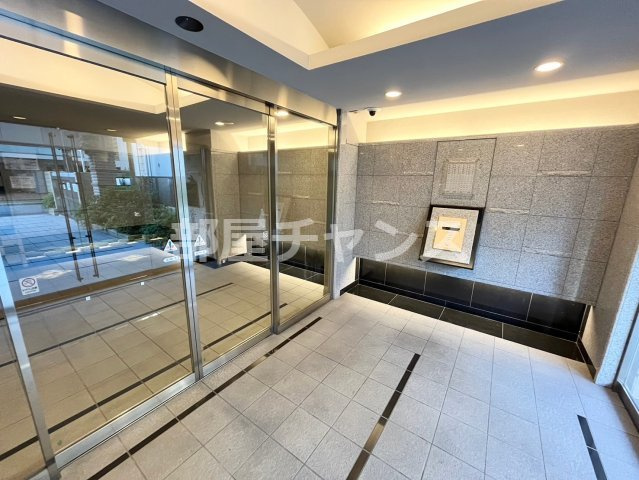 プレサンス泉シティアークのエントランス