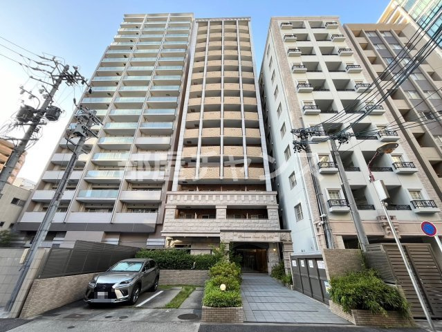 プレサンス泉シティアークの外観