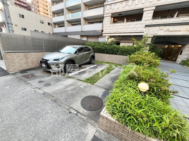 プレサンス泉シティアークの駐車場