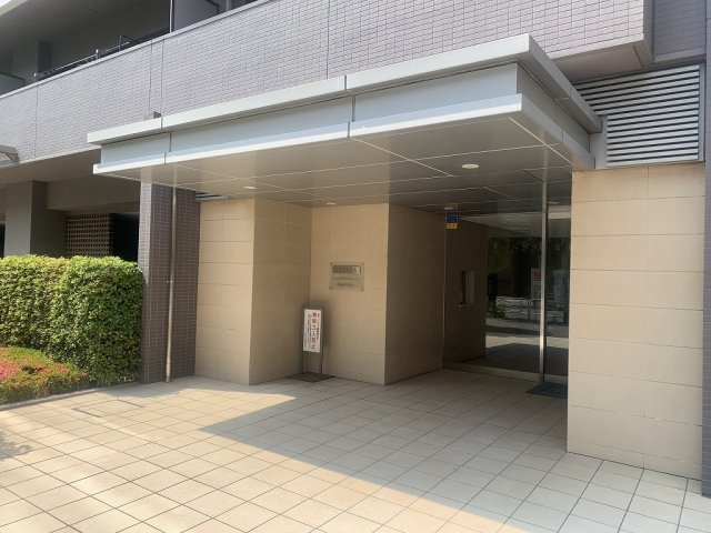 クレヴィア辰巳ブライトステージ棟のエントランス