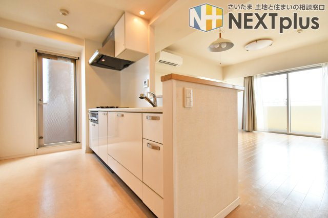 プラウド宮原ガーデニア　中古マンションのキッチン|キッチンからリビングも見渡せるので家族とのコミュニケーションを楽しみながら家事ができそうです。
■お客様との会話を大切にし、一人ひとりに最適な資金計画やプランをご提案致します☆