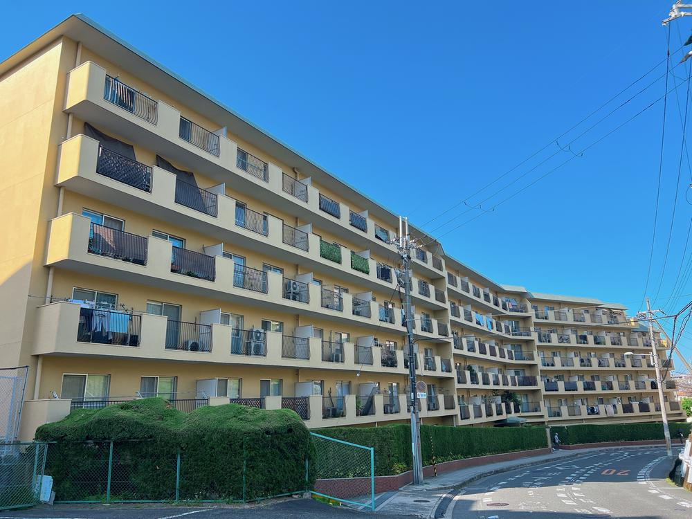 メゾン枚方岡山手の外観|新しい生活にいかがでしょうか？外観はお住まいの顔になります。こだわりたいポイントですね。水回りリフォームやリノベーションも承ってます。
■現地見学・資金計画相談・住宅ローン相談もお問合せ受付中■