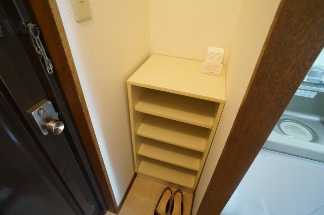 ハイツホリデーの玄関|参考、同建物・反転間取りの号室