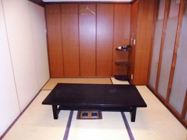阿野町 DK豊明ビルの玄関