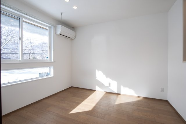 ラルブルブランＢ棟の居間・リビング