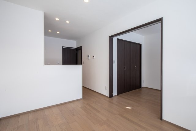 ラルブルブランＢ棟の居間・リビング