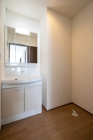 ラルブルブランＢ棟の居間・リビング