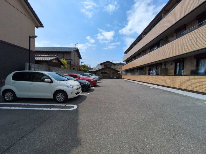 アーク土山の駐車場